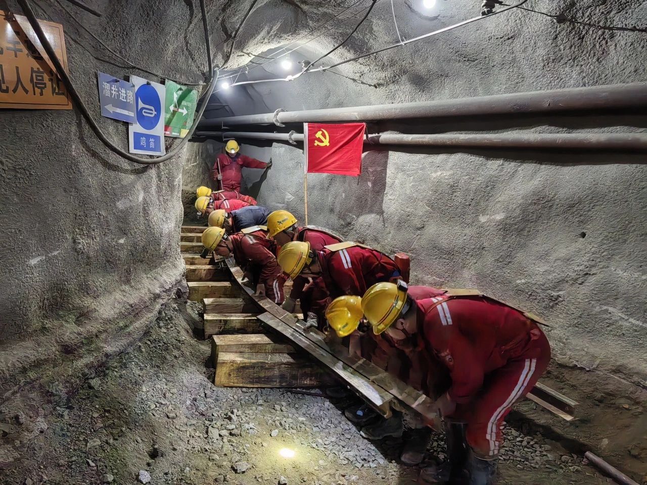 喜報(bào)！有色集團(tuán)三個(gè)基層黨支部獲自治區(qū)國(guó)資委“五個(gè)好”標(biāo)準(zhǔn)化規(guī)范化黨支部示范點(diǎn)榮譽(yù)稱(chēng)號(hào)